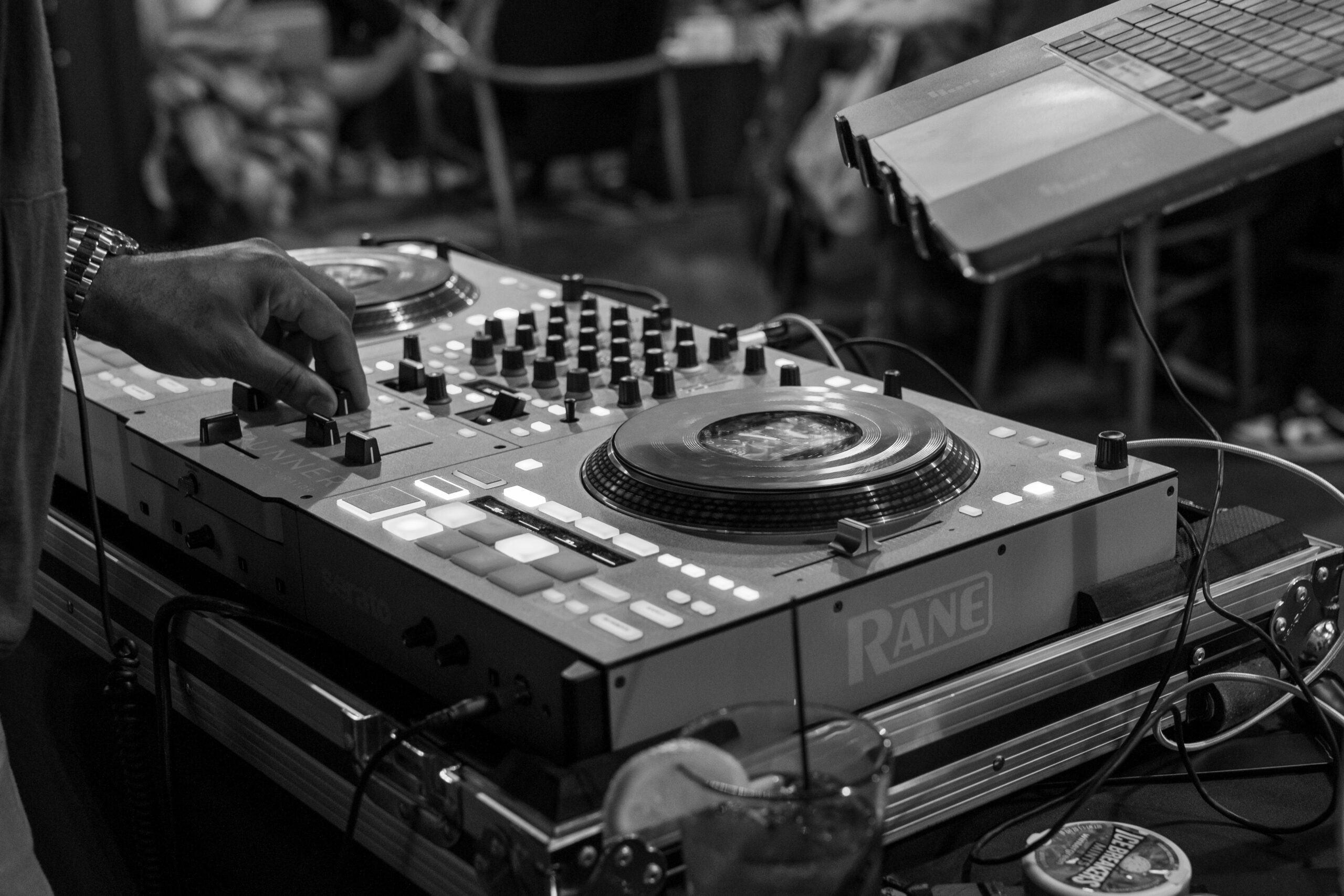 Micd-and-Mixd-DJ MIXER